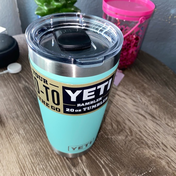 Yeti Tumbler 20oz - Picture 3 of 6